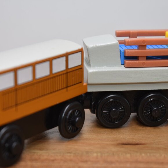 2002 Catherine & Trailer Train Tank Engine Thomas & Friends Wooden Railw… - Picture 4 of 11